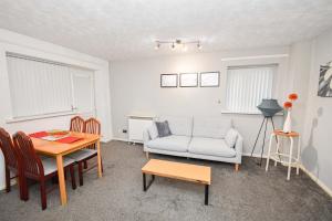 Bright & Spacious 2 Bedroom Apartment in Preston