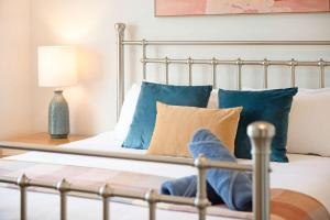 Cerca Del Agua Chic Coastal Home Steps From Beach