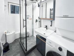 ALFA Stuttgart Apartment 4 Zimmer 4BR TV WIFI WM nahe Wasen & Daimler l 7Beds I 8 people I Kitchen l Bathroom l Eigene Küche und Bad AS125A2