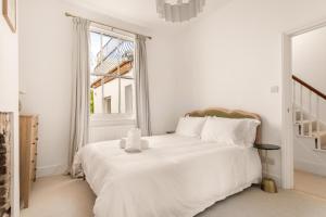 Victorian Queens Park 3BD Maisonette