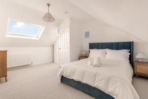 Victorian Queens Park 3BD Maisonette