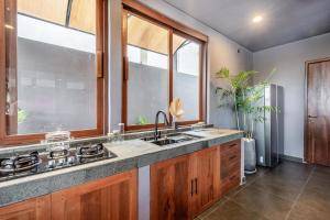 Contemporary 5BR Escape with Luxe Open-Air Living