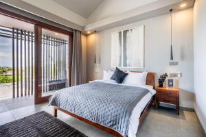 Contemporary 5BR Escape with Luxe Open-Air Living