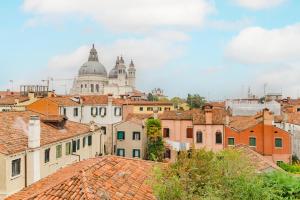 Suite Terrace with Canal View - 5 min from Accademia Bridge