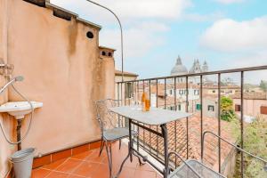 Suite Terrace with Canal View - 5 min from Accademia Bridge