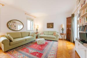Suite Terrace with Canal View - 5 min from Accademia Bridge