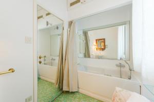 Suite Terrace with Canal View - 5 min from Accademia Bridge