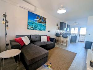 Sunny Getaway with Pool & Rooftop Views VM77