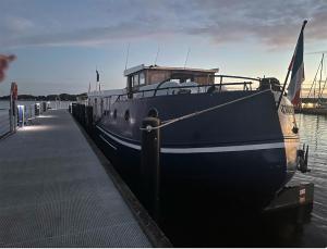 Wohnschiff Commodore