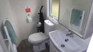 Cosy 3 Bedroom Lodge at Avonvale Holiday Park