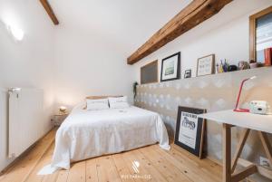 Stylish triplex gem in historic pedestrian center