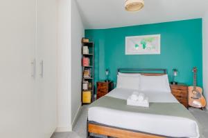 Bright and Trendy 1BDR Canalside Flat in Hackney