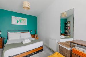 Bright and Trendy 1BDR Canalside Flat in Hackney