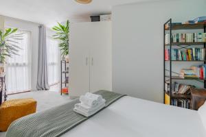 Bright and Trendy 1BDR Canalside Flat in Hackney