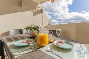 BenalBeach excellent Apt with front sea views