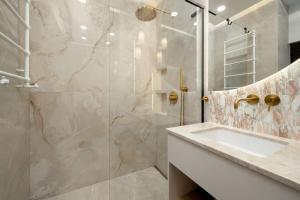 Stylish Studio in Wrocław with Air Conditioning, Close to the Market Square by Renters Prestige