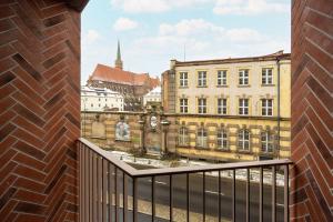 Stylish Studio in Wrocław with Air Conditioning, Close to the Market Square by Renters Prestige