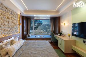 StayVista at Evaara Woods with BBQ & Bonfire