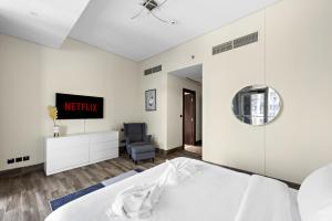 Vayk - Spacious and Vibrant 2BR Apartment in Business Bay