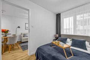 Wola Apt - 8th Floor, Tram&Bus Nearby