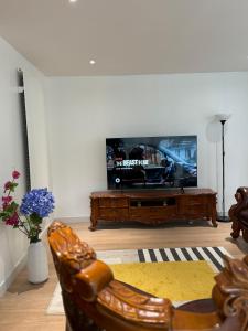 Skyline Serenity Docklands Penthouse by Quibid Stays