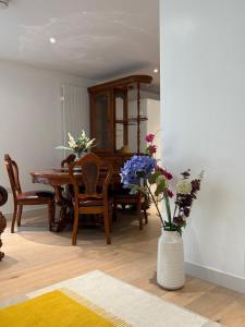 Skyline Serenity Docklands Penthouse by Quibid Stays