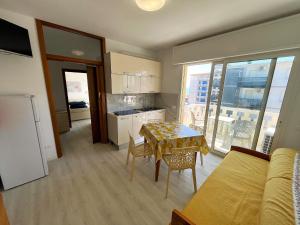 Bright flat with terrace overlooking the sea