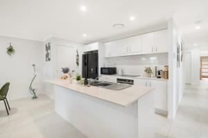 Logan Reserv 5BR Near Large Business District Fully Air-Conditioned With Parking