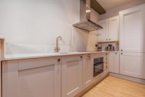 Serviced 2 bed apartment, Westbury on Trym Bristol
