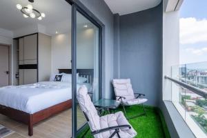 Stylish 3BR apartment with majestic skyline views