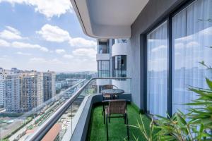 Stylish 3BR apartment with majestic skyline views