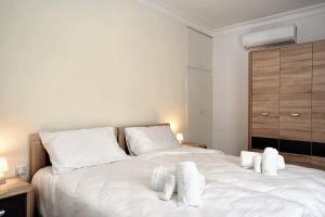 Sea view Spacious 2 bedroom central apartment