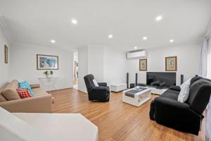 Entire House with 4 bedrooms Fully Air Conditioned