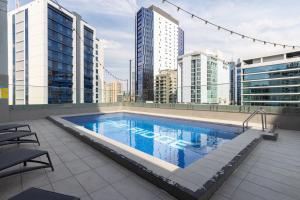 Stylish 2BR Cityside apt with Pool, Gym and Parking