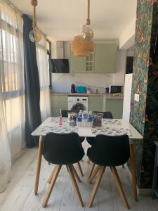 Second-line Beach Apartment - Saffari