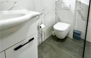 Nice Apartment In Vir With Wifi