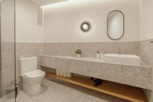 Bright Window Apartment by Vacationy