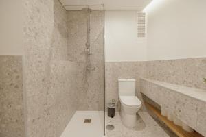 Bright Window Apartment by Vacationy