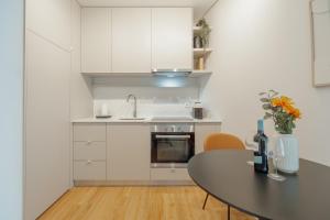 Bright Window Apartment by Vacationy