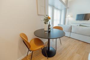 Bright Window Apartment by Vacationy