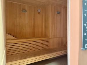 Coastal apartment with pool access and viewpoint