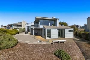 Coastal Tee Lodge by Sonoma Stays - Ocean Views