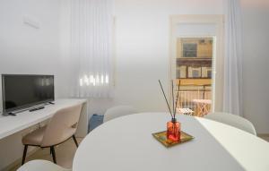 Stunning Apartment In Marina Di Ragusa