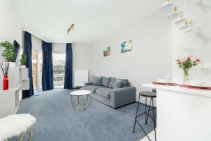 LETS SEA 55 Apartment with Sea View, Sauna & Pool and Parking by Noclegi Renters