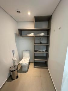 401 Apto ao lado do Allianz condomínio completo