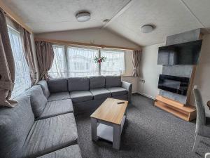 6 Berth Staycation Caravan Nearby Clacton-On-Sea In Essex Ref 26254E