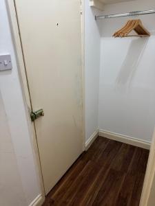 Modern 1-Bedroom Flat in Trendy Leytonstone