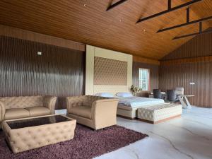 Whispering Acres Whitefield Farm Estate