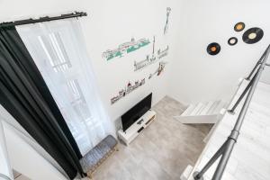 BpR Vinyl Style Studio Home with AC