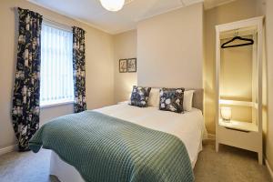 Host & Stay - Simonside Terrace